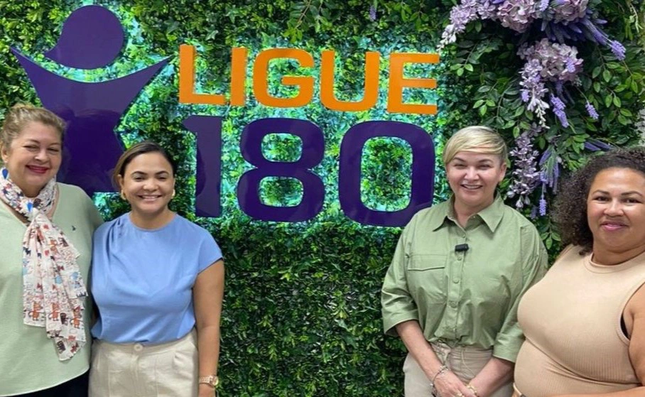 Secretária das Mulheres do Piauí realiza visita a central ligue 180 em Brasília