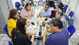 reunião entre membros da ADAPI e DIVISA