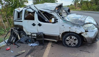 Motorhome envolvido em acidente na cidade de São Pedro do Piauí