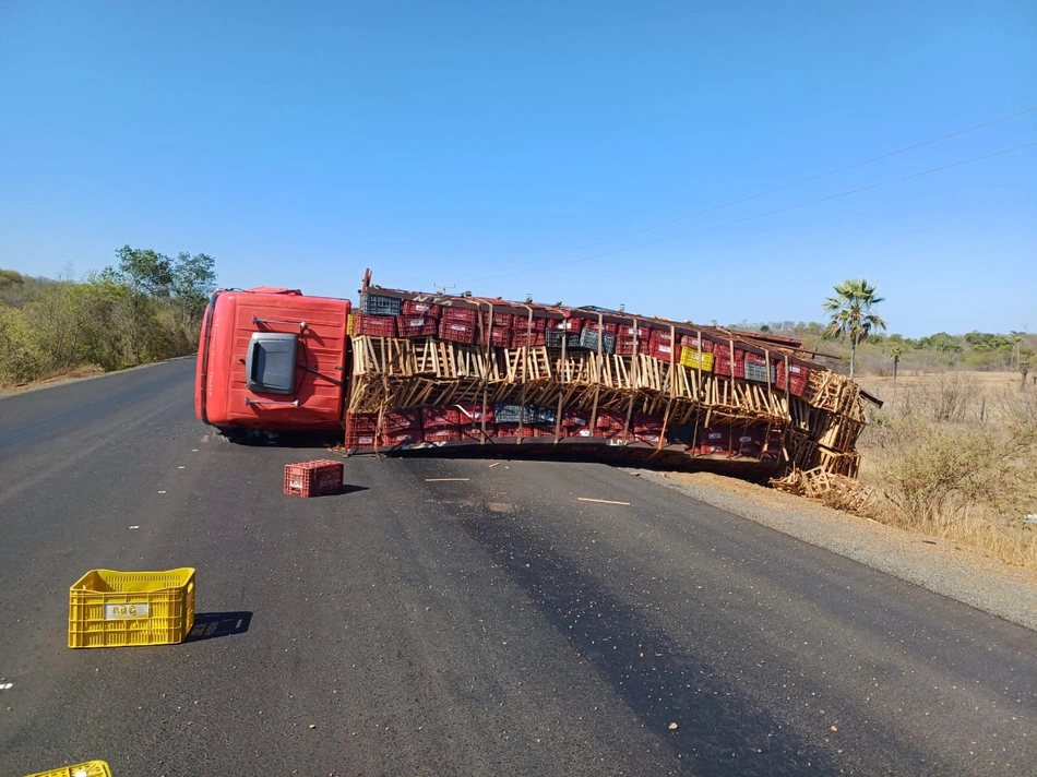 Acidente deixa três pessoas feridas na BR-222 em Piripiri