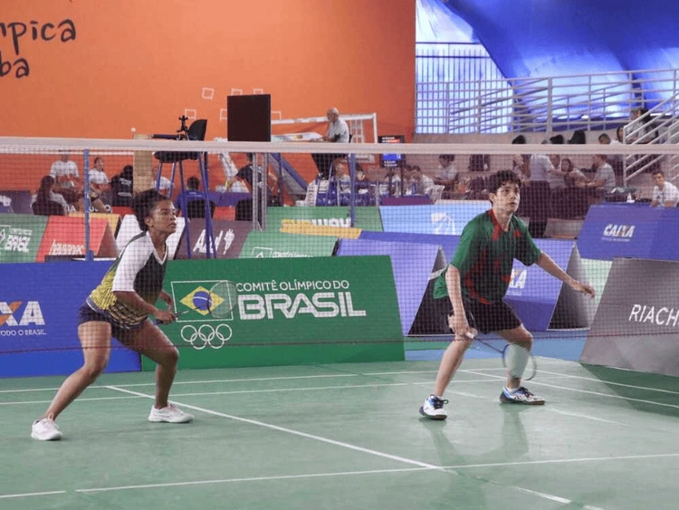 estudantes atletas piauienses em competição de badminton