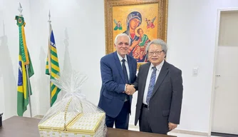 O Vice-governador do Piauí, Themístocles Filho e o Cônsul Principal do Japão em Belém, Tomio Sakamoto