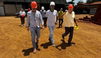 O prefeito de Teresina, Dr. Pessoa durante vistoria das obras no Mercadão das Mulheres