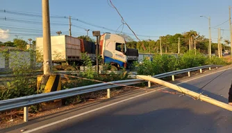 Acidente envolvendo caminhão