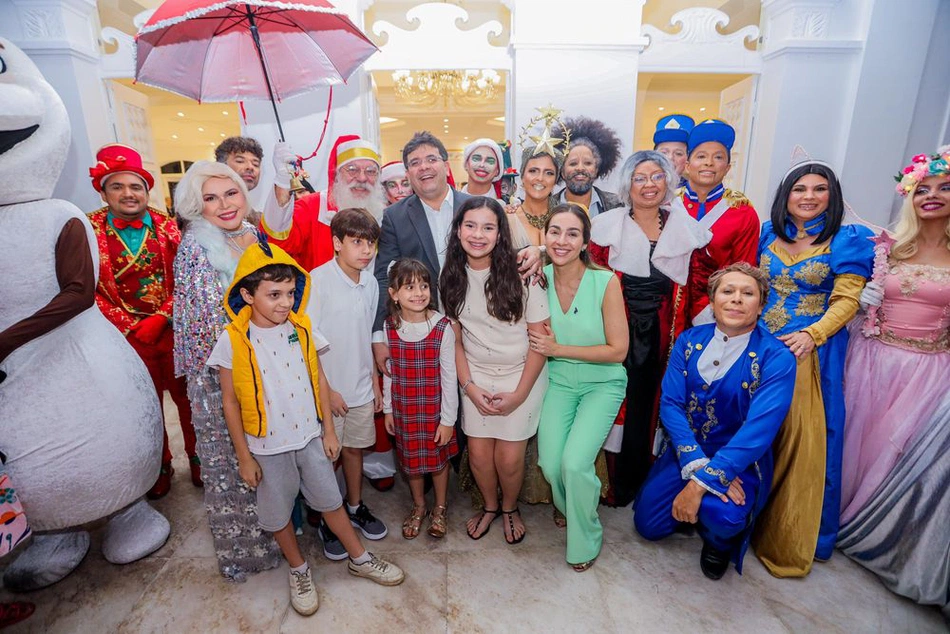 Governador Rafael Fonteles e Primeira Dama na abertura de decoração natalina no Palácio de Karnak