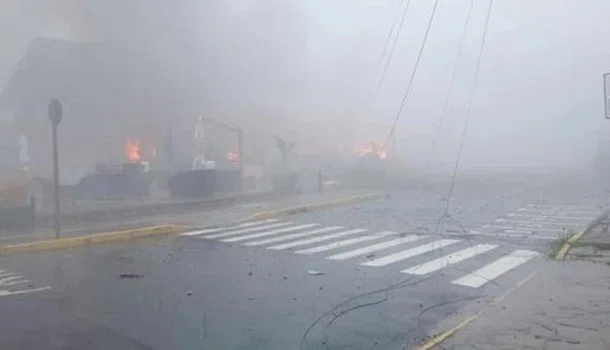 Avião de pequeno porte cai em Gramado