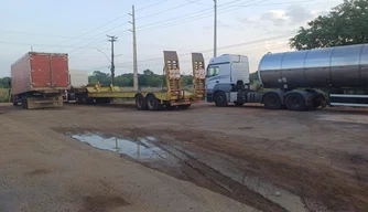 Caminhão abordado pela PRF durante operação Rodovida