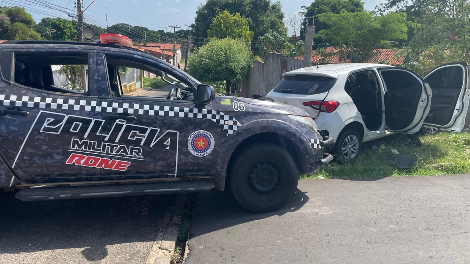 Carro colide contra muro no bairro Real Copagre