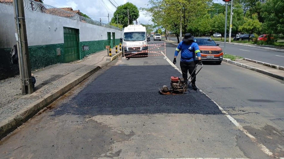 Reparos na Avenida Miguel Rosa