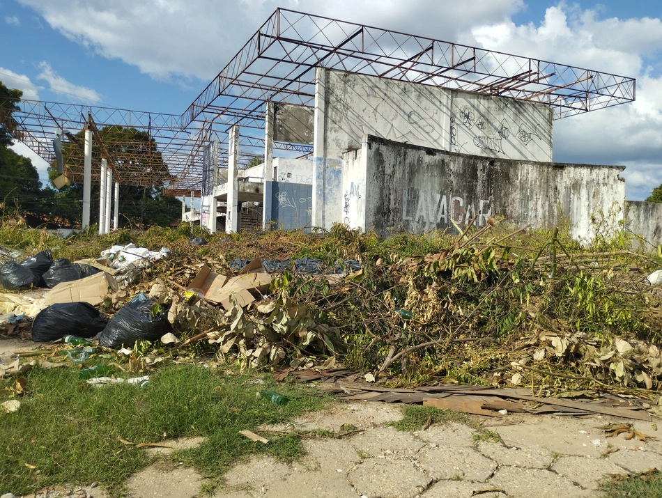 Lixo a céu aberto em Teresina