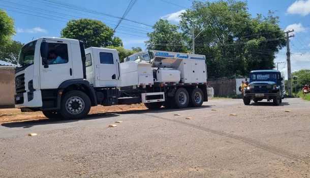 Novo caminhão equipado com tecnologia avançada para a Operação Tapa-Buracos