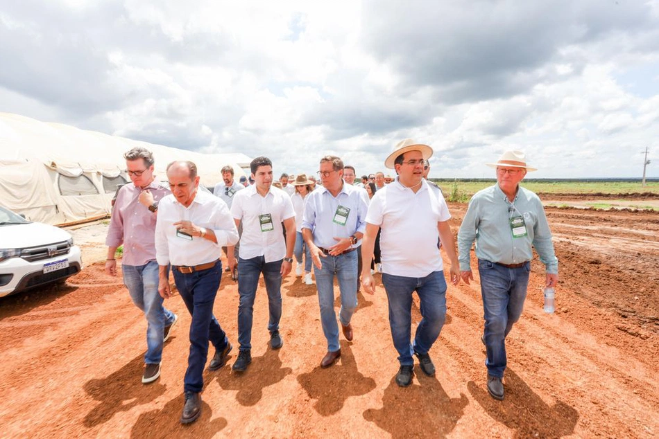 Rafael Fonteles visita obras de usina em Uruçuí