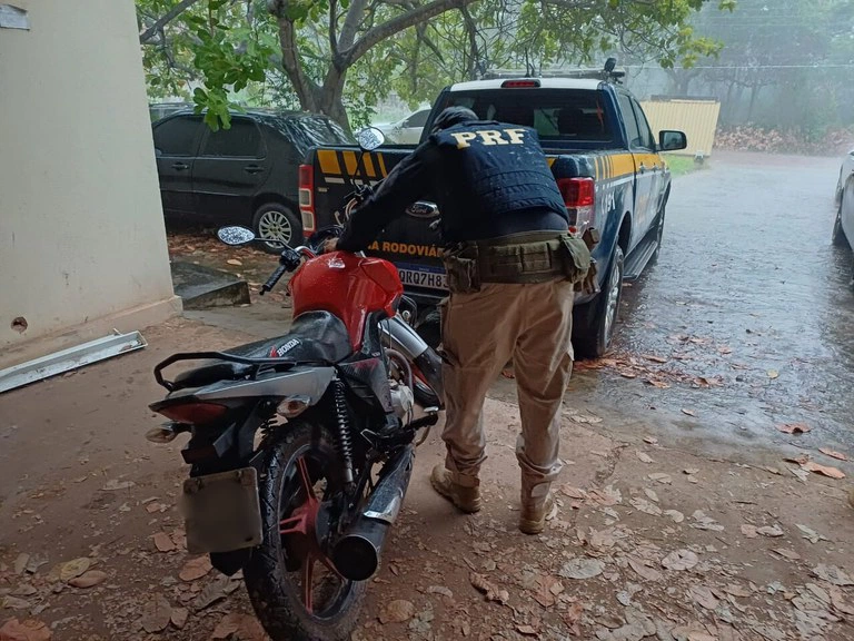 Motocicleta clonada apreendida pela PRF