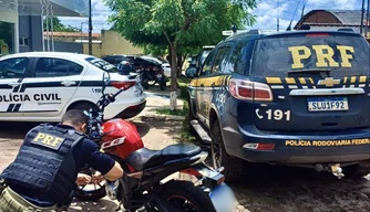 Motocicleta apreendida em Piripiri