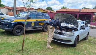 Carro clonado apreendido pela PRF