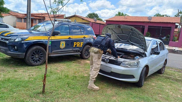 Carro clonado apreendido pela PRF