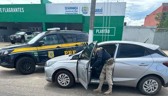 PRF recupera veículo roubado em Paranaíba e prende condutor