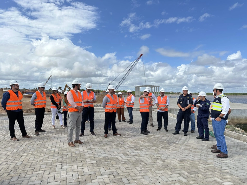 Comitiva do governo federal visita Porto Piauí para discutir futuras operações