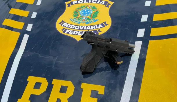 Três homens são presos por porte ilegal de arma de fogo