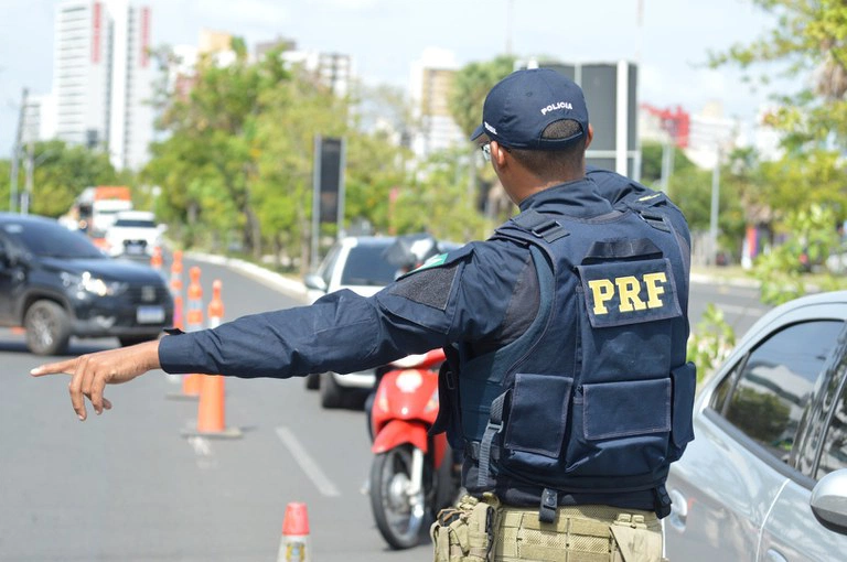 Operação da PRF segue fiscalizando rodovias no retorno dos foliões para casa no Piauí