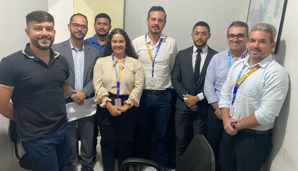 Representantes da Prefeitura de Esperantina em reunião com a Equatorial Piauí