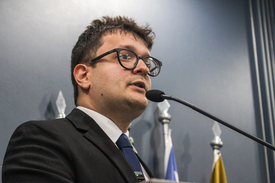 Petrus Evelyn propõe projeto para fortalecer Lei Antipichação em Teresina