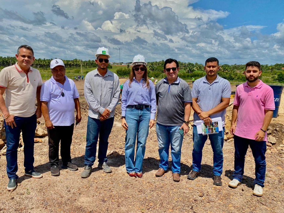 Visita da Prefeita Ivanária Sampaio em obra do IFPI em Esperantina