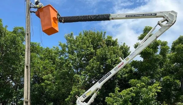 ETURB faz reparos na iluminação pública em várias regiões de Teresina