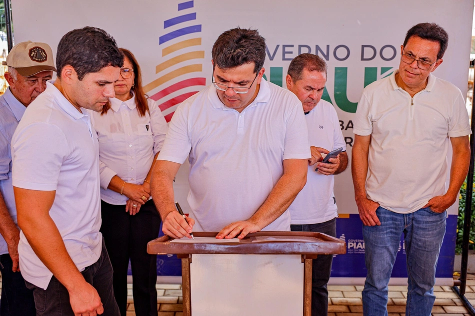 Rafael Fonteles inaugura estrada em Barra D´Alcantara e anuncia novos projetos para o município