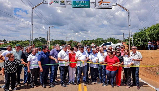 Rafael Fonteles inaugura estrada em Barra D´Alcantara e anuncia novos projetos para o município