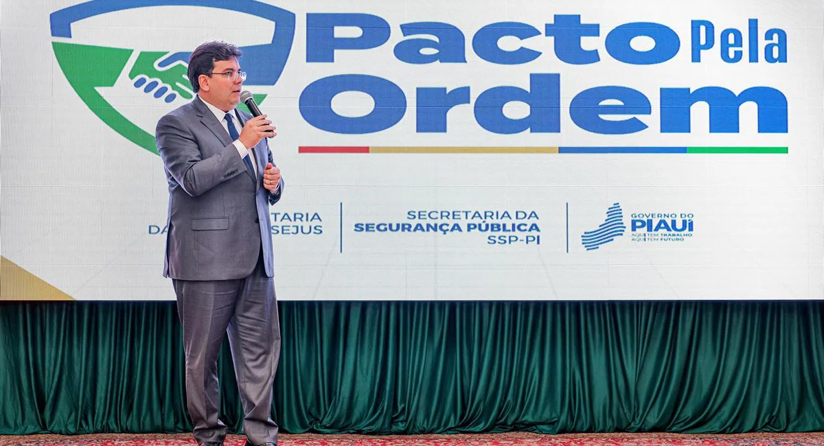 Rafael Fonteles durante lançamento do Pacto pela Ordem