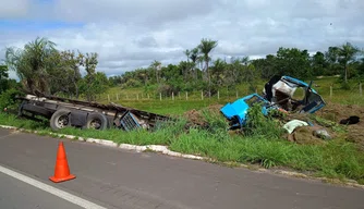 Homem morre após perder controle do caminhão e sair da pista em Nossa Senhora de Nazaré