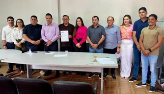 Reunião para discutir ações emergenciais sobre a seca.