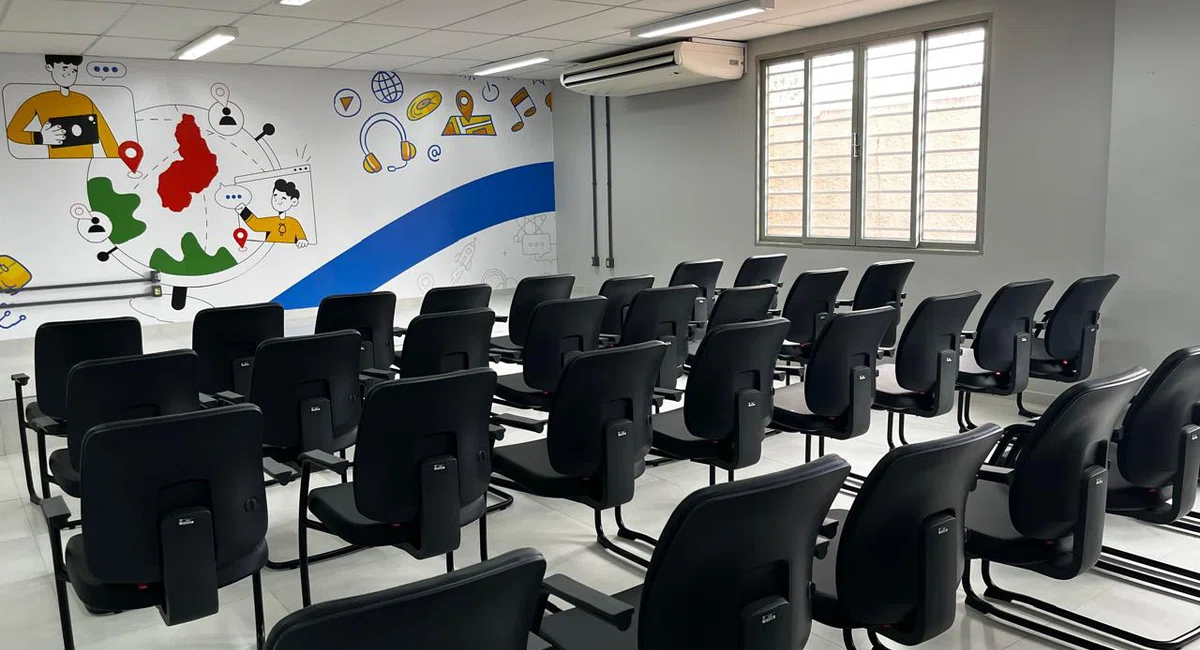 Sala de espera do Espaço da Cidadania Digital