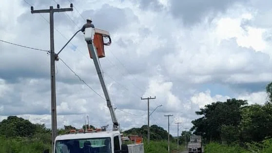 ETURB realiza reparos na iluminação da capital