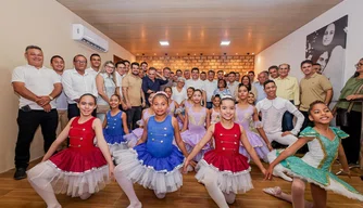 Inauguração do Palácio das Artes.