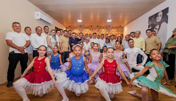 Inauguração do Palácio das Artes.