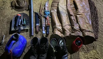 Materiais apreendidos com os caçadores.