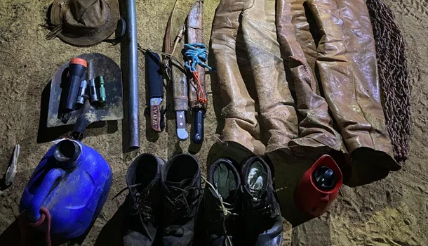 Materiais apreendidos com os caçadores.