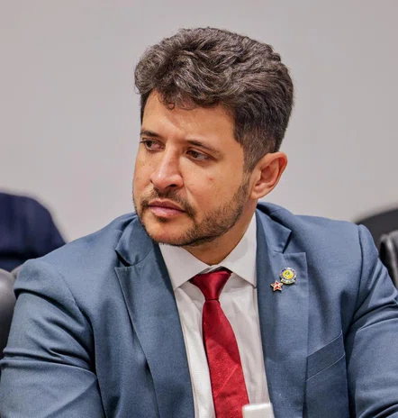 Prefeito é investigado pelo MP por contratação fraudulenta de professores