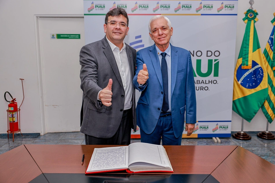 Rafael Fonteles transmite cargo para vice-governador e embarca para Oriente Médio