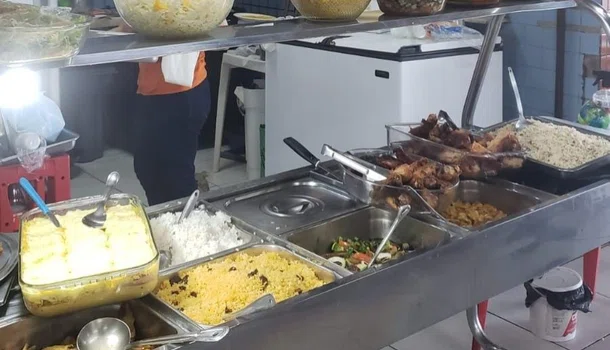 1Praça de alimentação do shopping da cidade