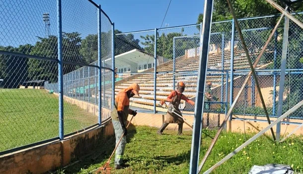SDU Centro realiza limpeza do Estádio Lindolfo Monteiro