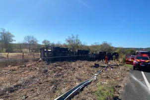 Motorista morre após caminhão tombar em Barão de Grajaú