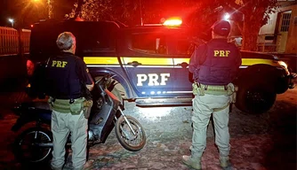 Polícia Rodoviária Federal apreende motocicleta