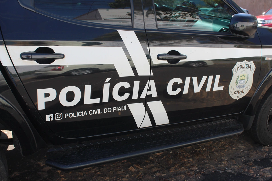 Viatura da Polícia Civil.
