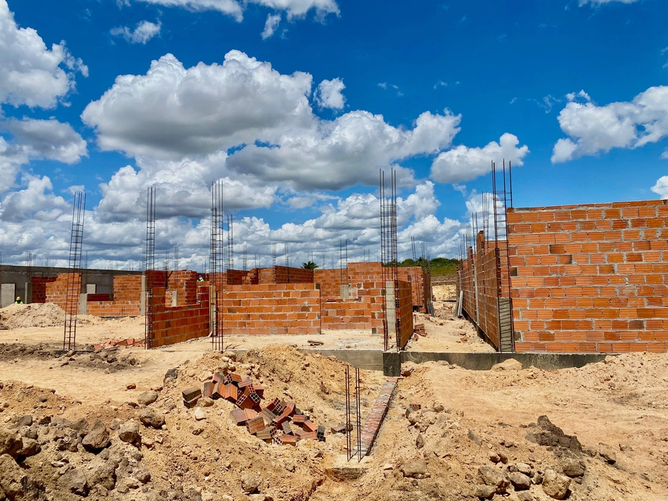 A construção do campus em Esperantina.
