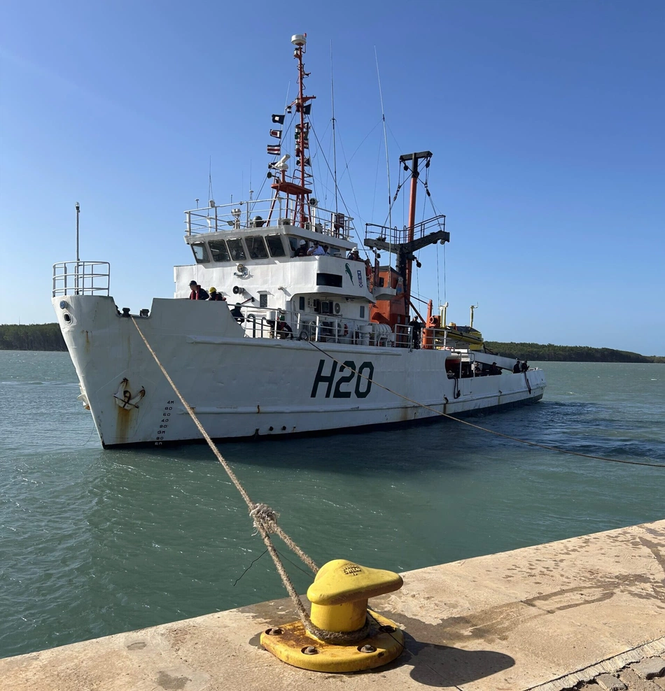 Navio da Marinha do Brasil no Porto Piauí