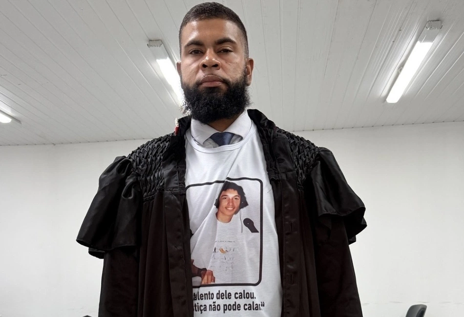 Promotor representando Ministério Público no julgamento