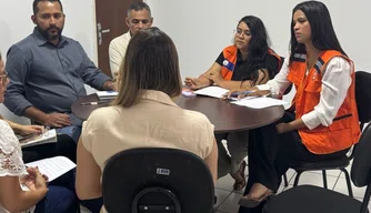 Reunião de integrantes da Defesa Civil